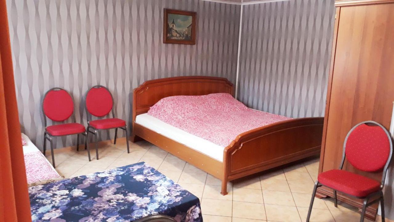 Ow Wilk - Pokoje I Domki Z Aneksami Kuchennymi, Parking, Plac Zabaw Łeba Exteriör bild