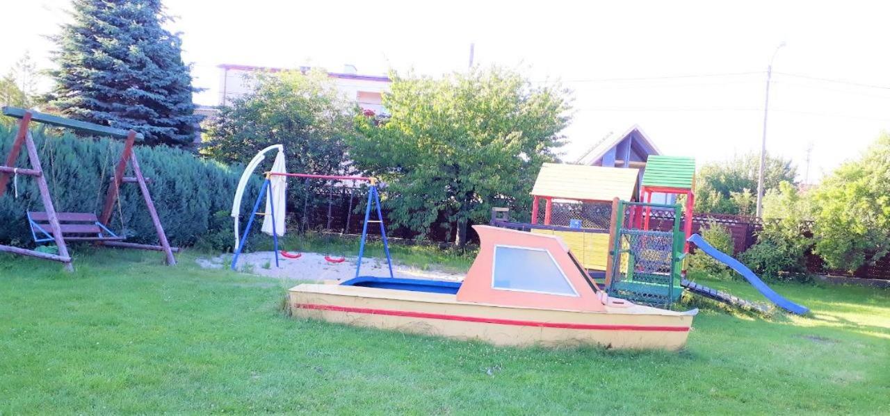 Ow Wilk - Pokoje I Domki Z Aneksami Kuchennymi, Parking, Plac Zabaw Łeba Exteriör bild
