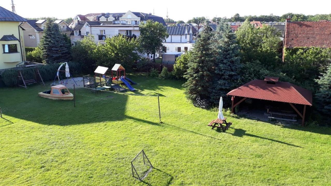 Ow Wilk - Pokoje I Domki Z Aneksami Kuchennymi, Parking, Plac Zabaw Łeba Exteriör bild