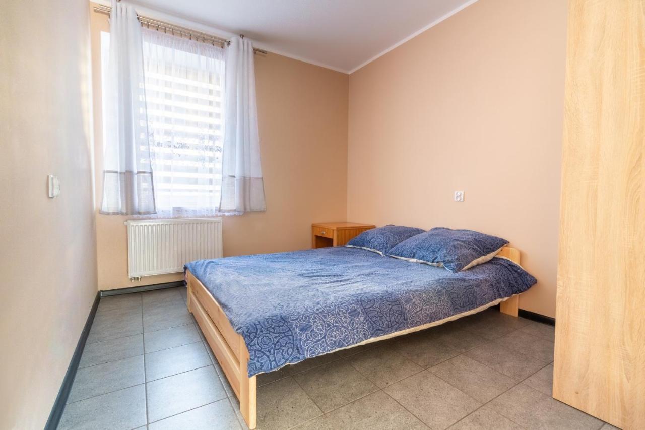 Ow Wilk - Pokoje I Domki Z Aneksami Kuchennymi, Parking, Plac Zabaw Łeba Exteriör bild