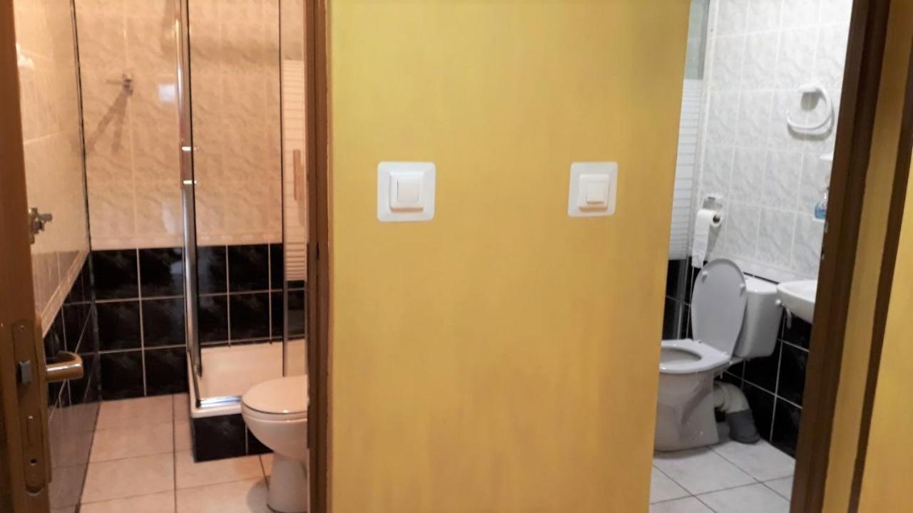 Ow Wilk - Pokoje I Domki Z Aneksami Kuchennymi, Parking, Plac Zabaw Łeba Exteriör bild