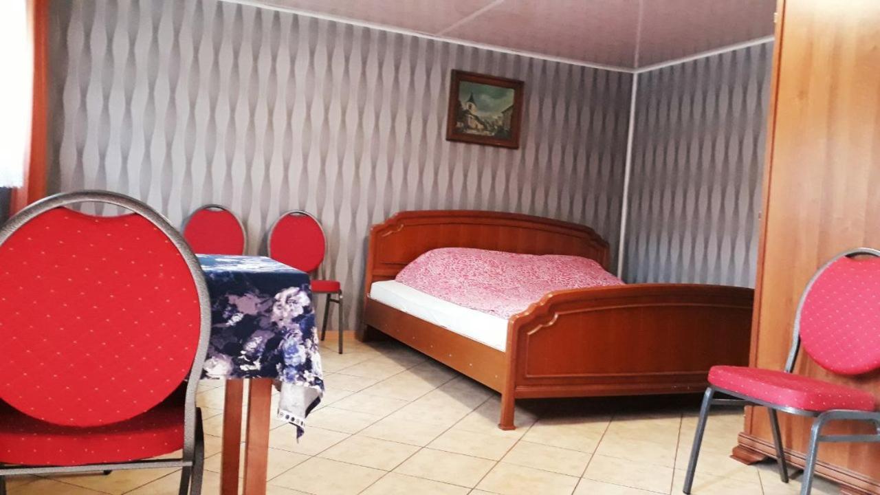 Ow Wilk - Pokoje I Domki Z Aneksami Kuchennymi, Parking, Plac Zabaw Łeba Exteriör bild