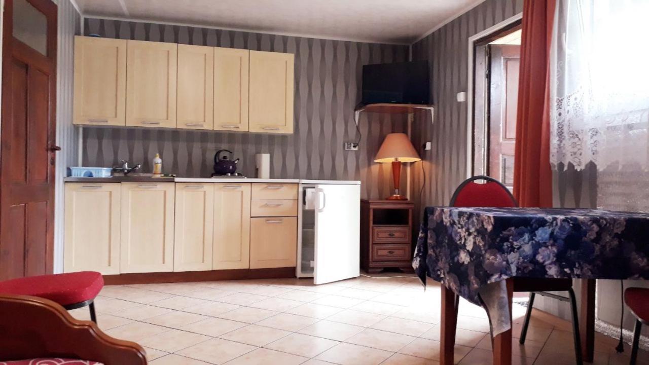 Ow Wilk - Pokoje I Domki Z Aneksami Kuchennymi, Parking, Plac Zabaw Łeba Exteriör bild