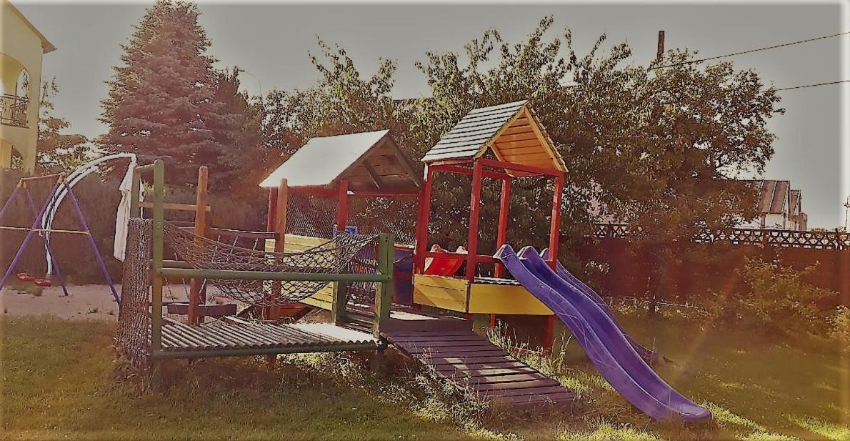 Ow Wilk - Pokoje I Domki Z Aneksami Kuchennymi, Parking, Plac Zabaw Łeba Exteriör bild